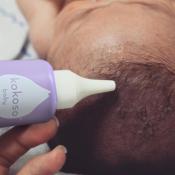 KOKOSO BABY jautrios galvos odos rinkinys, galvos odos kremas, šerno šerių šepetys, kokosų aliejus 70 g. paveikslėlis