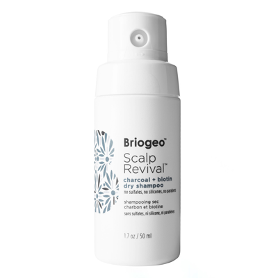 Briogeo Scalp Revival Charcoal + Biotin sausas šampūnas, 50 ml