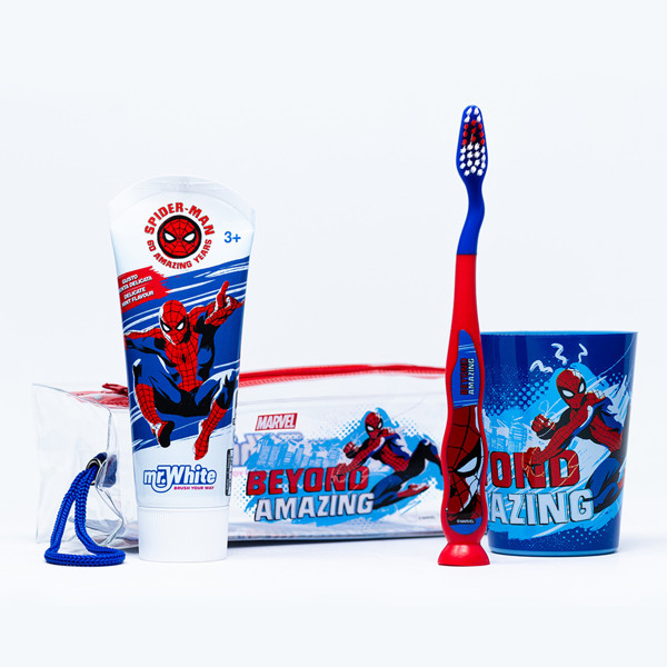 SPIDER-MAN kelioninis rinkinys vaikams: dantų pasta, 75 ml. + dantų šepetėlis + indelis + kosmetinė. SPIDER-MAN kelioninis rinkinys vaikams: dantų pasta, 75 ml. + dantų šepetėlis + indelis + kosmetinė.