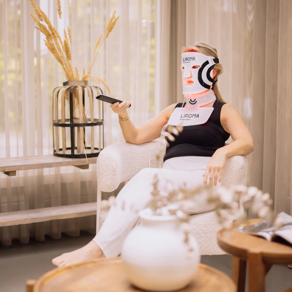 LIROMA® LED raudonos šviesos ir artimų infraraudonųjų spindulių veido, kaklo ir dekoltė kaukė