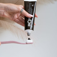 Bio2You natūrali dantų pasta su aktyvuota anglimi, švelniai balinanti, 100 ml