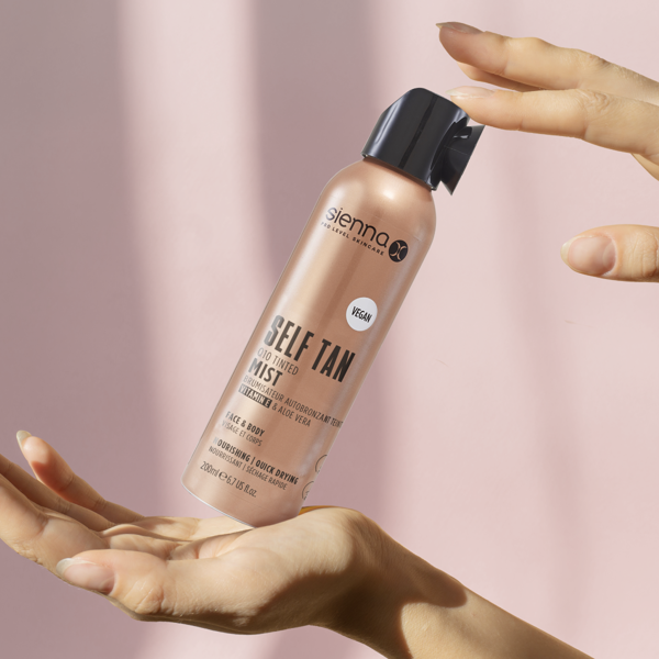 SIENNA X savaiminio įdegio dulksna su atspalviu Q10 TINTED MIST, 200ml