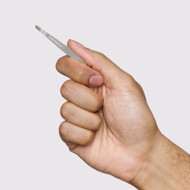 TWEEZERMAN Mini Slant Classic Stainless pincetas, nerūdijančio plieno TWEEZERMAN Mini Slant Classic Stainless pincetas, nerūdijančio plieno