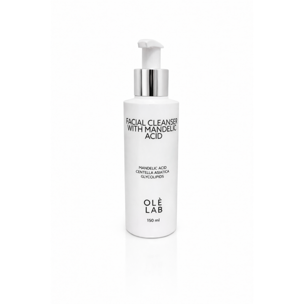 Giliai valantis veido prausiklis su 3% migdolų rūgštimi