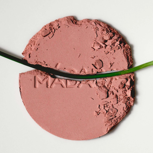 MÁDARA, Mineraliniai skaistalai „Magnetic Blush“, 2 BARE BLOSSOM, 6 g MÁDARA, Mineraliniai skaistalai „Magnetic Blush“, 2 BARE BLOSSOM, 6 g
