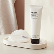 EVOLVE ORGANIC BEAUTY, Raminamasis valomasis veido pienelis su keramidais, ekologiškas, 100 ml EVOLVE ORGANIC BEAUTY, Raminamasis valomasis veido pienelis su keramidais, ekologiškas, 100 ml