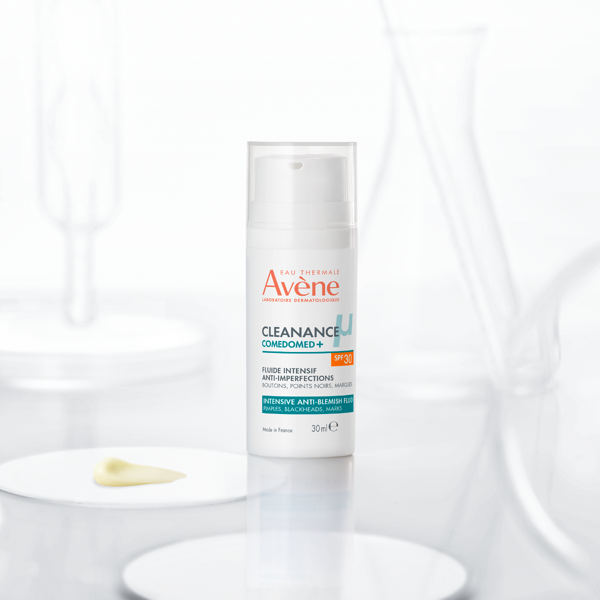 EAU THERMALE AVENE CLEANANCE COMEDOMED+ koncentruota priemonė aknės ir odos nelygumų pažeistai odai su SPF30, 30 ml paveikslėlis